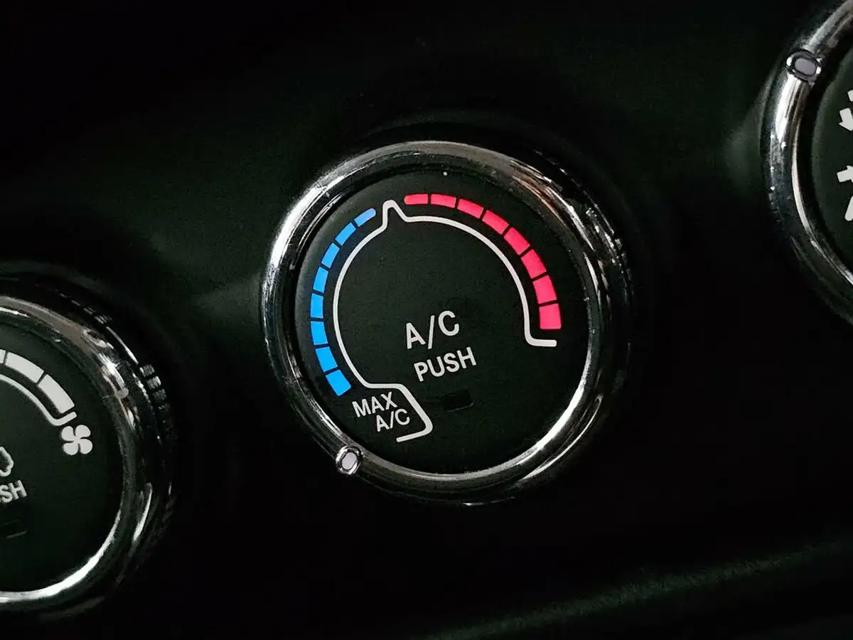 2015-jeep-renegade-14-longitude-big-46