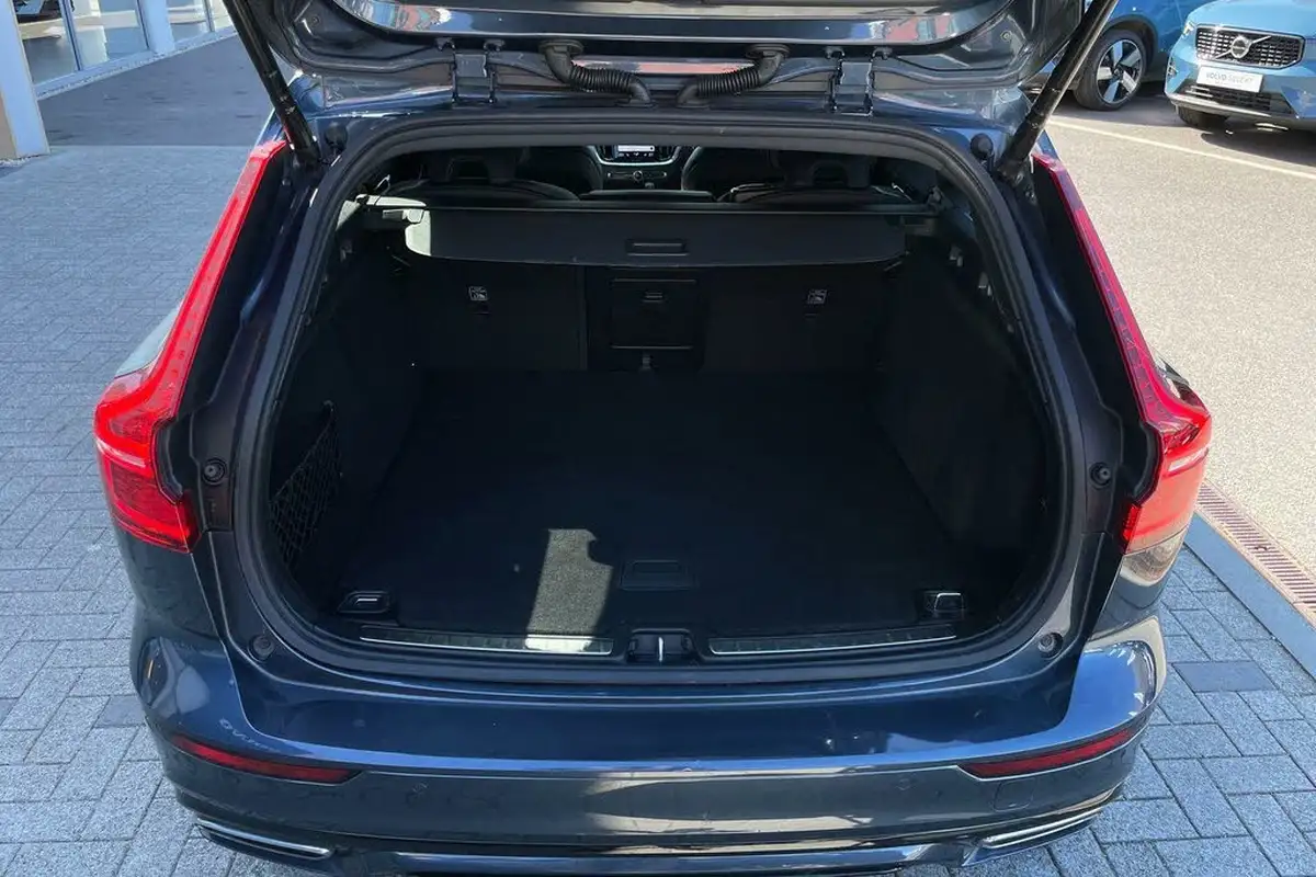 2021-volvo-v60-20-b4-r-design-big-18