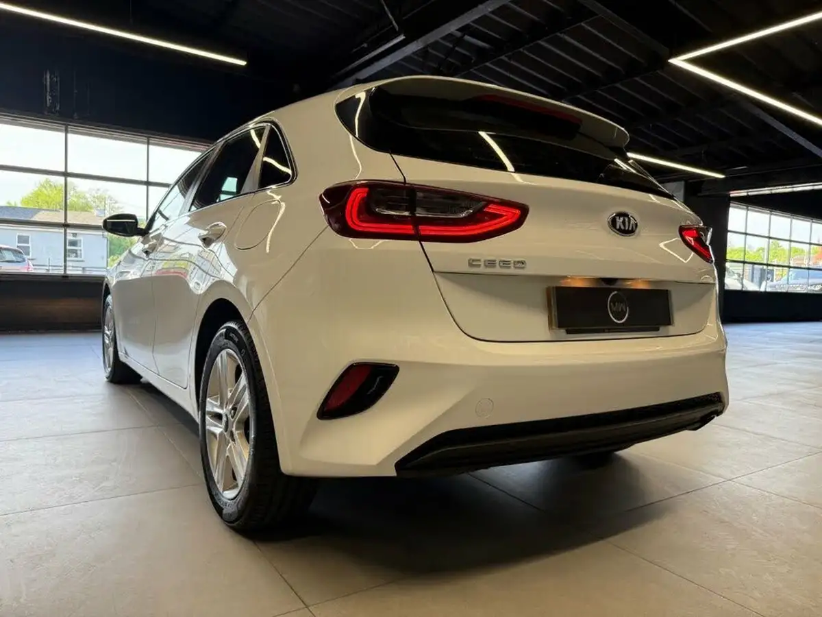 2019-kia-ceed-16crdi-2-eco-hatchback-big-2