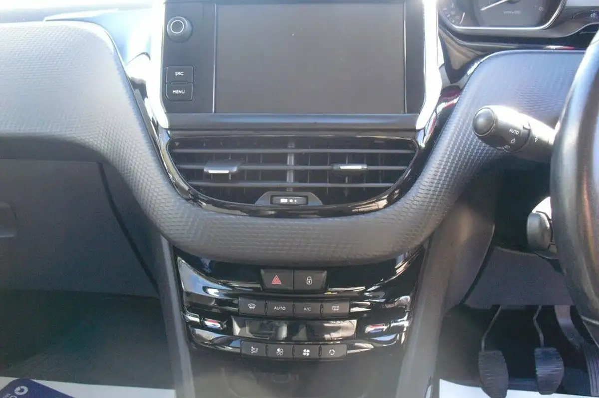 2019-peugeot-2008-suv-15-bluehdi-allure-100bhp-big-14