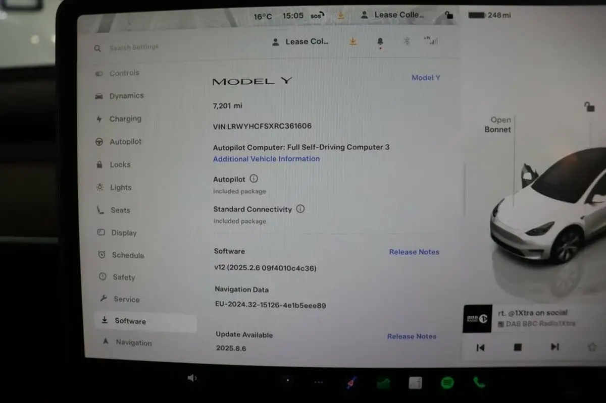 2024-tesla-model-y-e-rwd-big-25