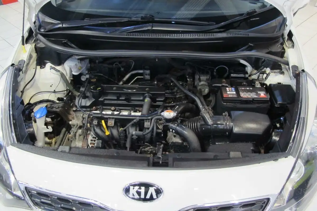 2012-kia-rio-125-2-5d-big-13