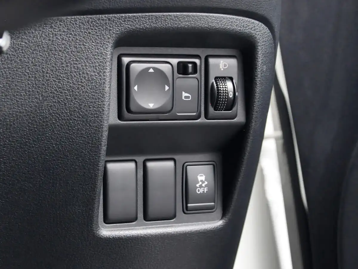 2013-nissan-juke-16-acenta-premium-big-17