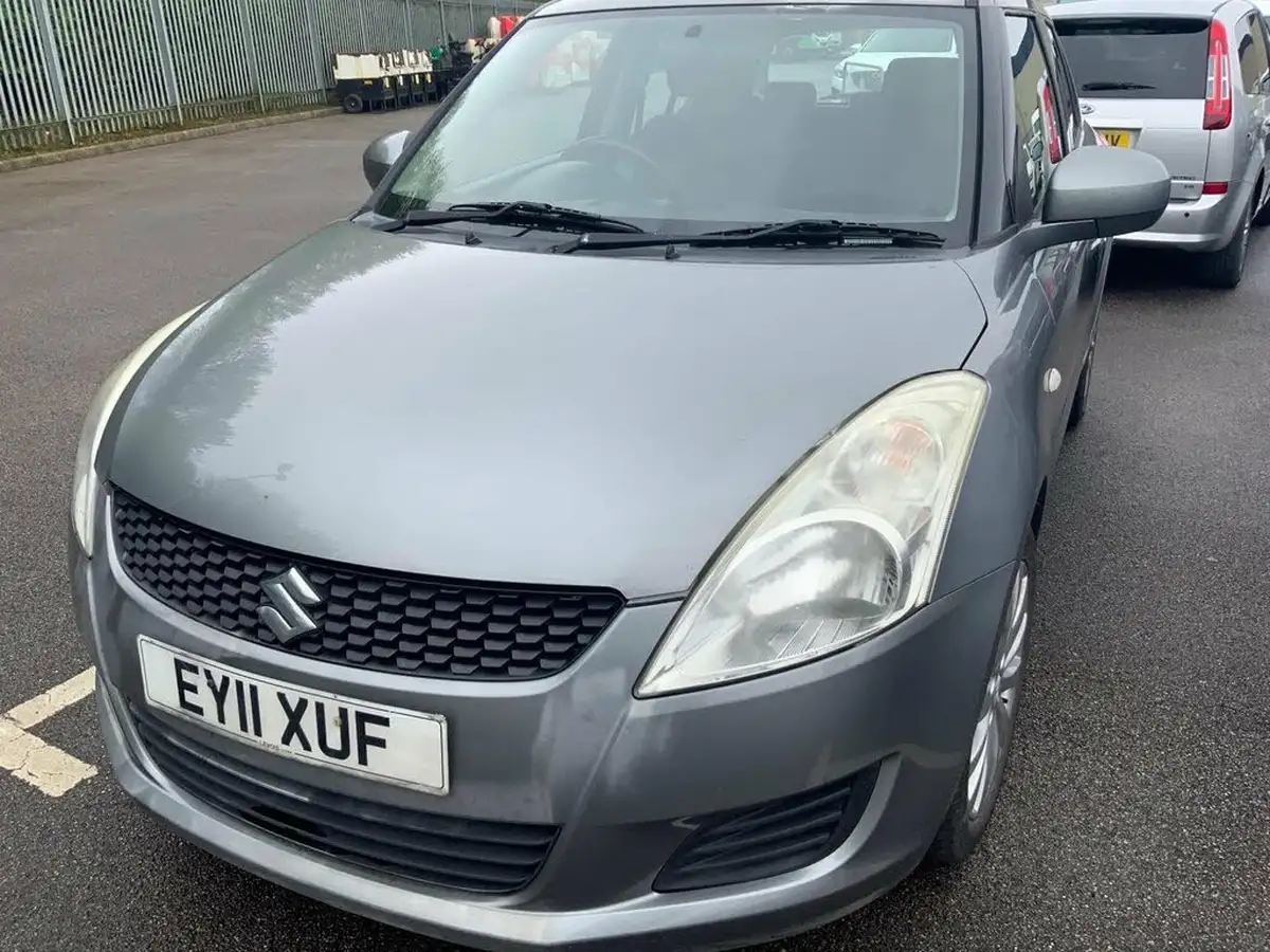 2011-suzuki-swift-12-sz3-5d-big-3