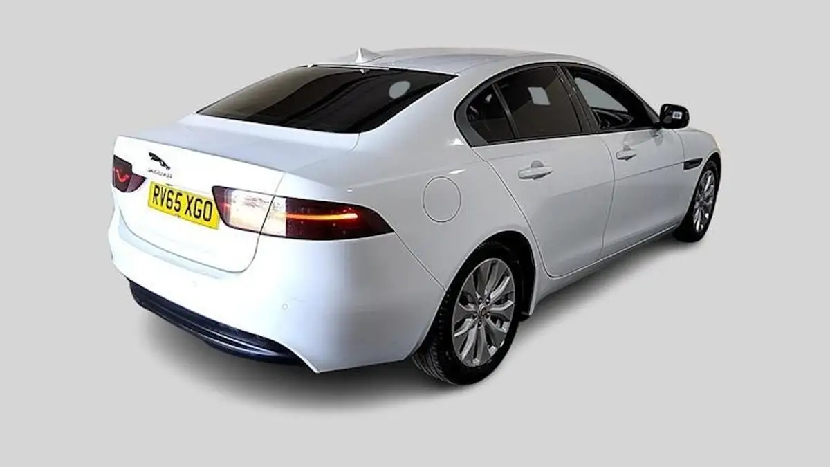 2015-jaguar-xe-20td-prestige-163ps-big-1