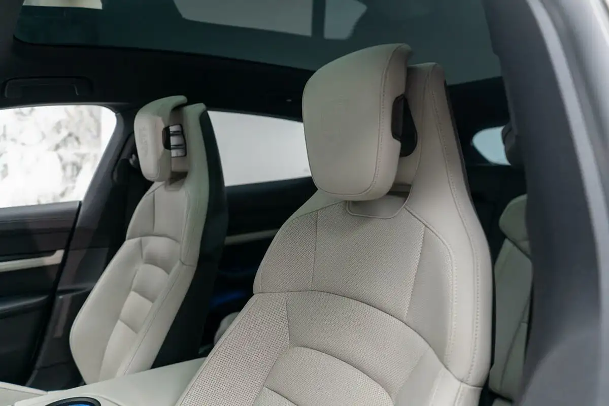 2022-porsche-taycan-e-4s-cross-turismo-big-15