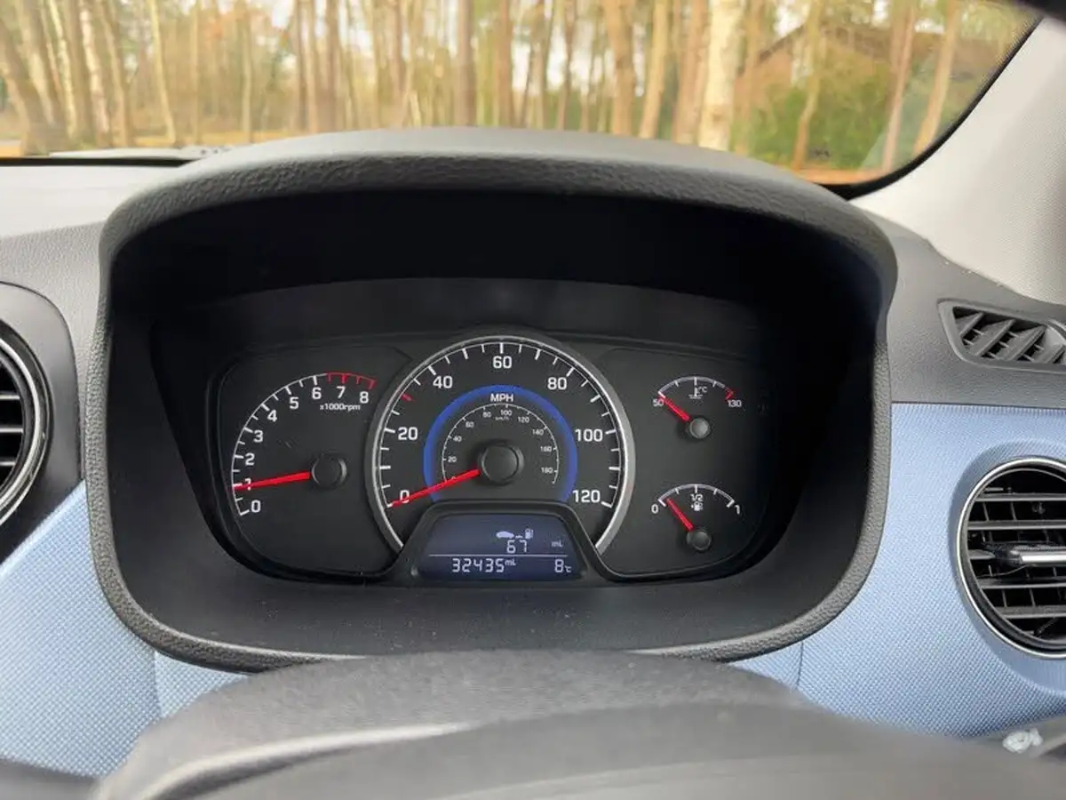 2014-hyundai-i10-10-premium-big-22