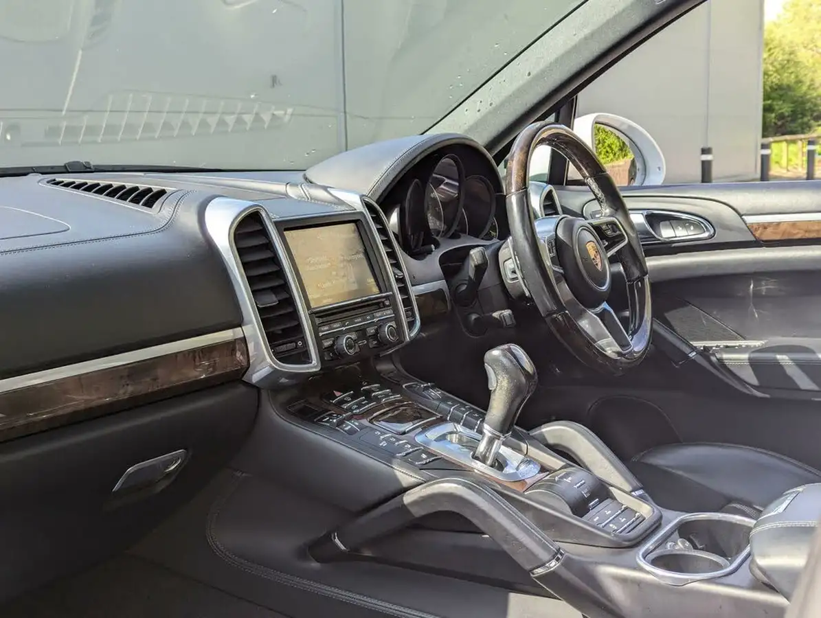 2016-porsche-cayenne-30-s-e-hybrid-big-8