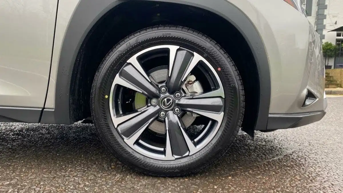 2024-lexus-ux-300h-20-premium-plus-big-18