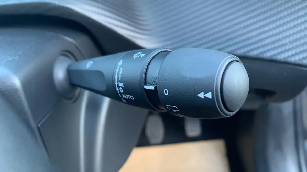 2022-peugeot-208-12-puretech-allure-premium-100bhp-big-27