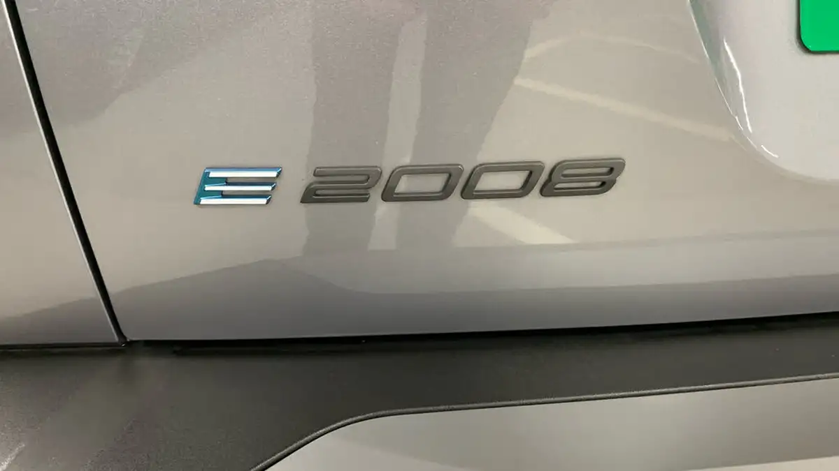 2024-peugeot-2008-suv-e-gt-136ps-50kwh-big-41