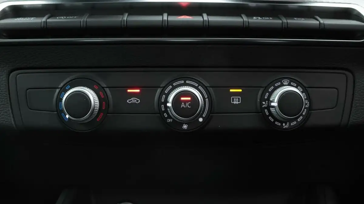 2021-audi-q2-10-30-tfsi-sport-big-12