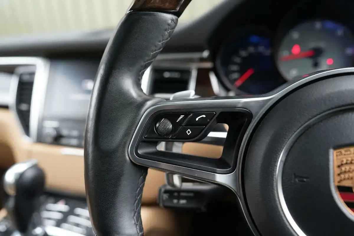 2016-porsche-macan-30td-s-big-36