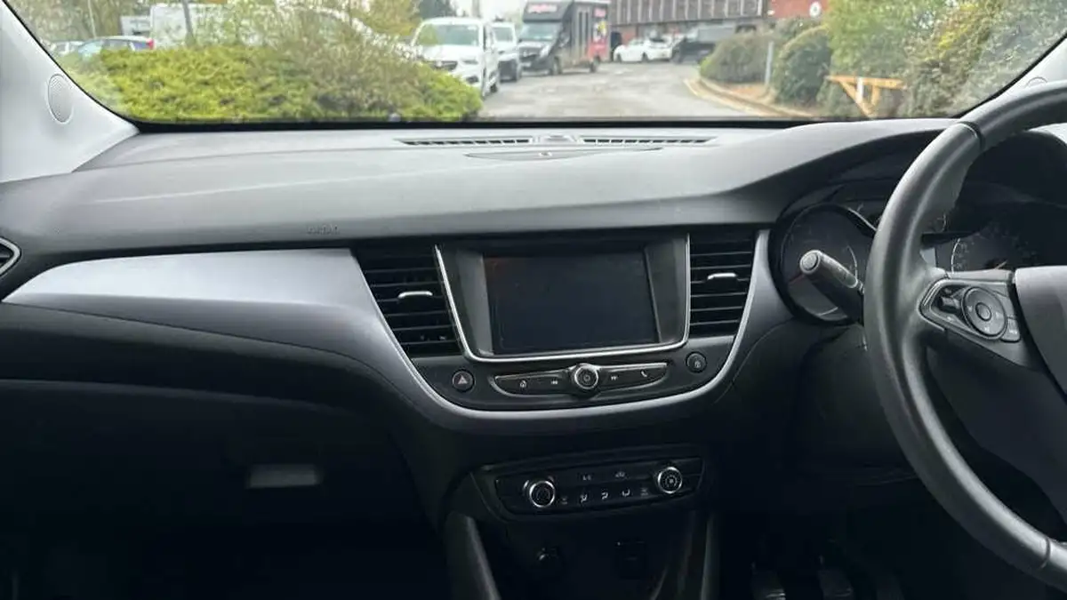2022-vauxhall-crossland-12i-design-big-11