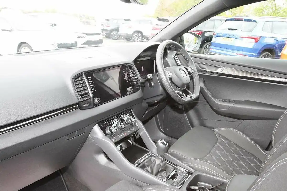 2023-skoda-karoq-15-tsi-sportline-big-1