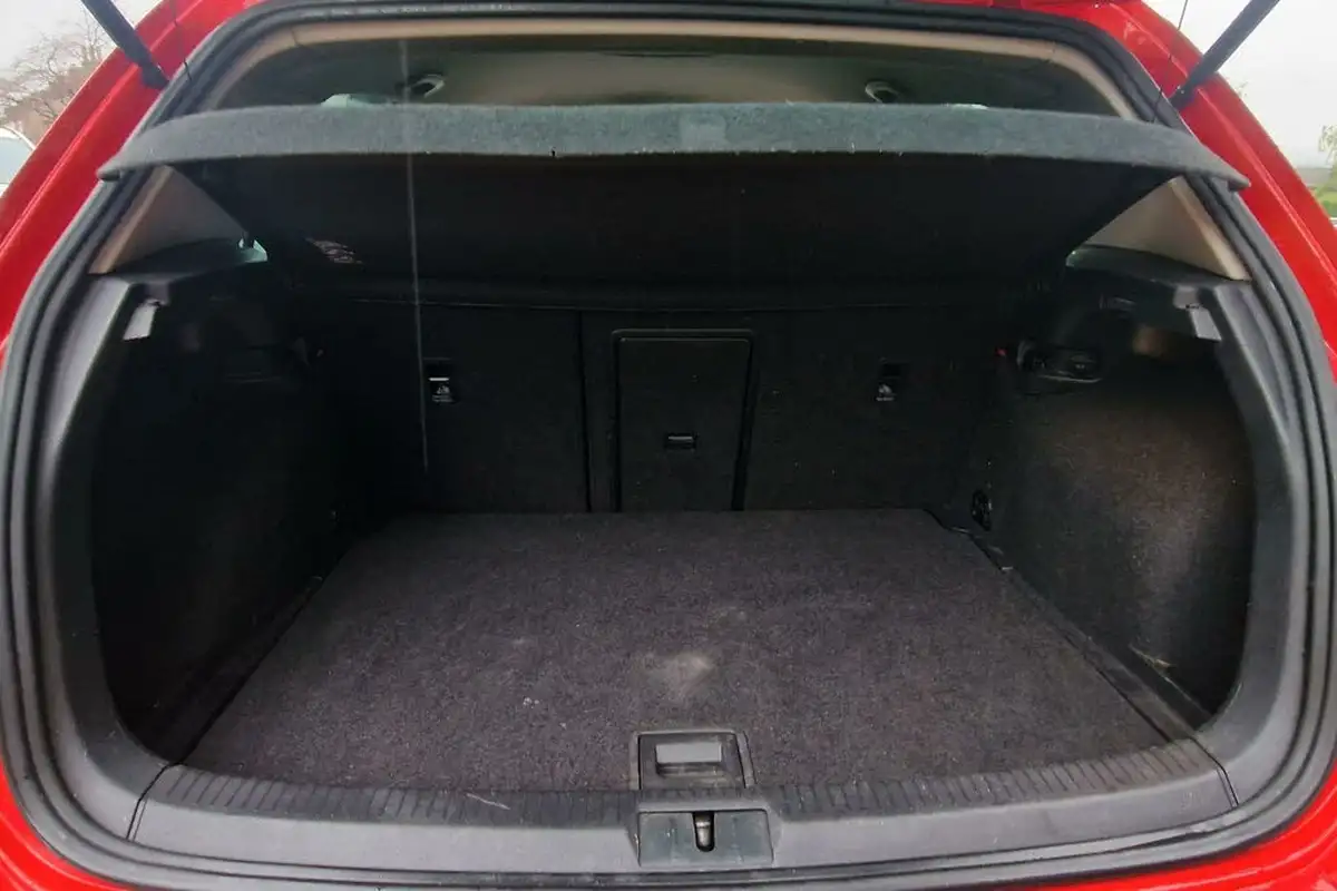 2013-volkswagen-golf-big-19