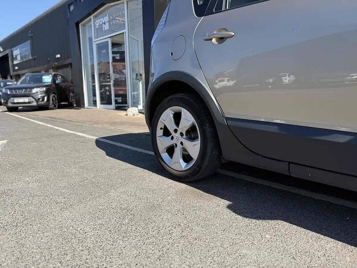 2013-renault-scenic-xmod-16-dynamique-tomtom-big-8