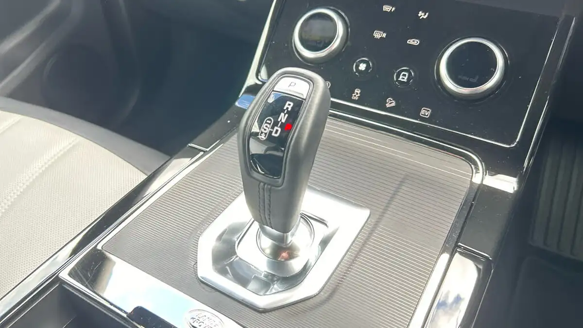2022-land-rover-range-rover-evoque-15-p300e-r-dynamic-s-big-12