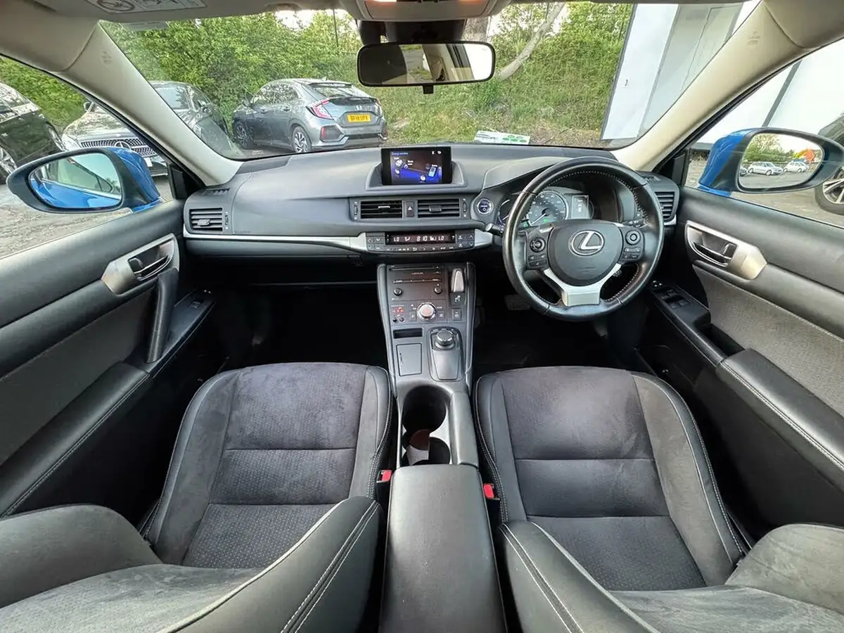 2017-lexus-ct-200h-18-luxury-big-7