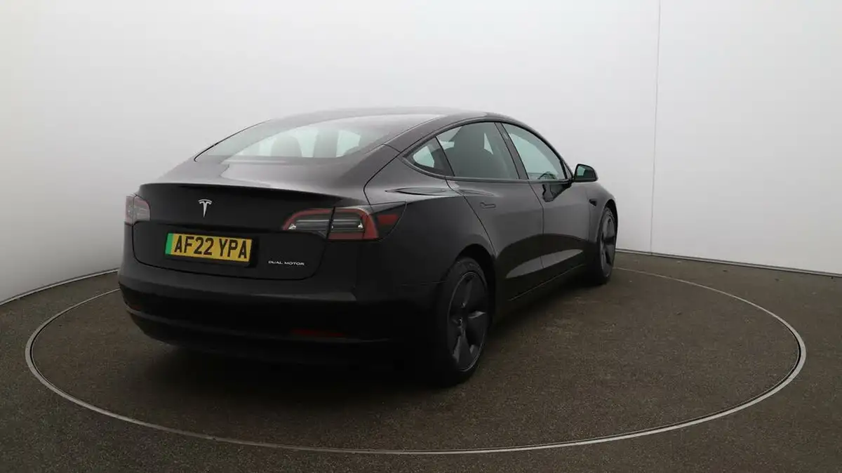 2022-tesla-model-3-e-long-range-big-46