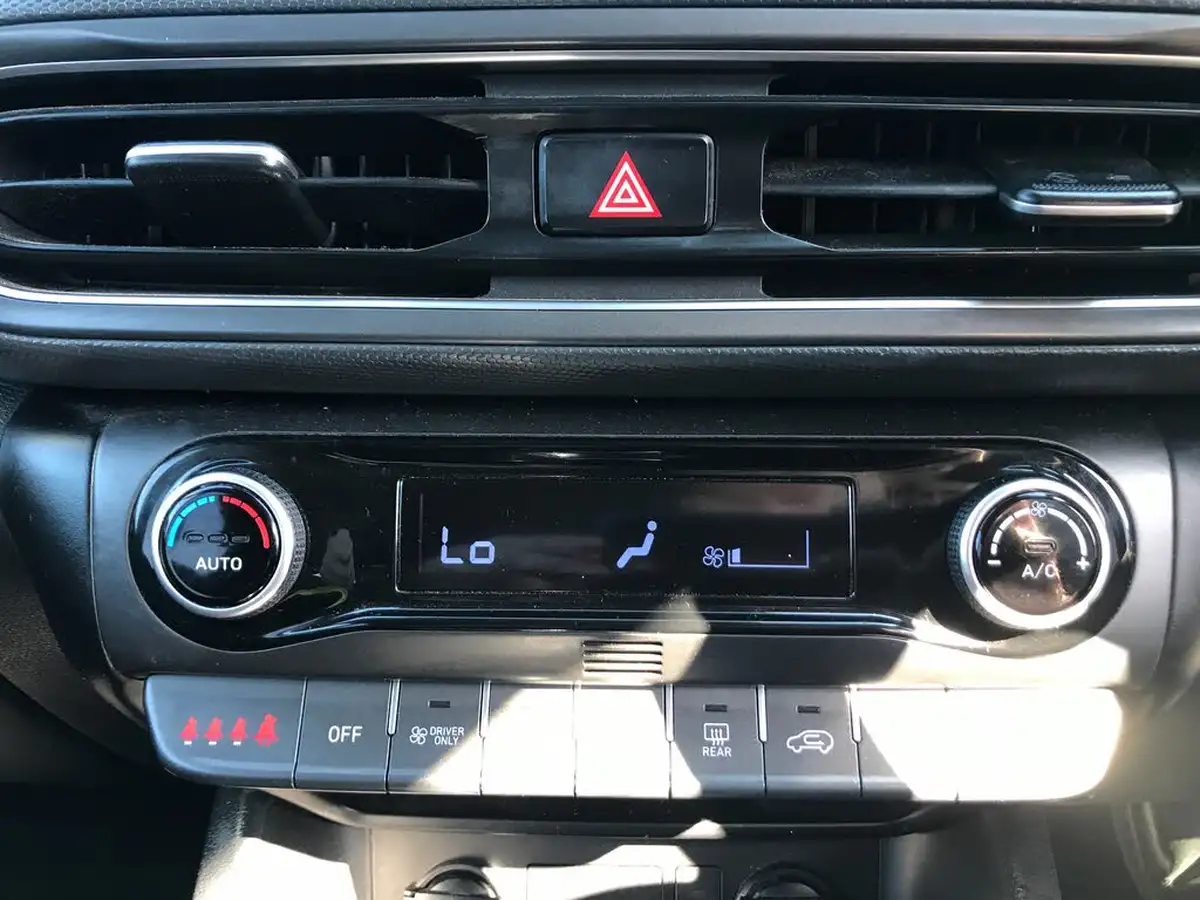 2022-hyundai-kona-16-gdi-premium-big-17