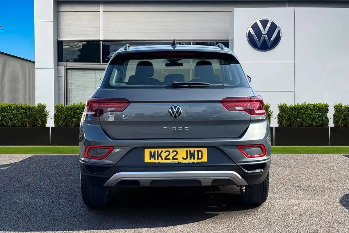 2022-volkswagen-t-roc-10-tsi-life-big-3