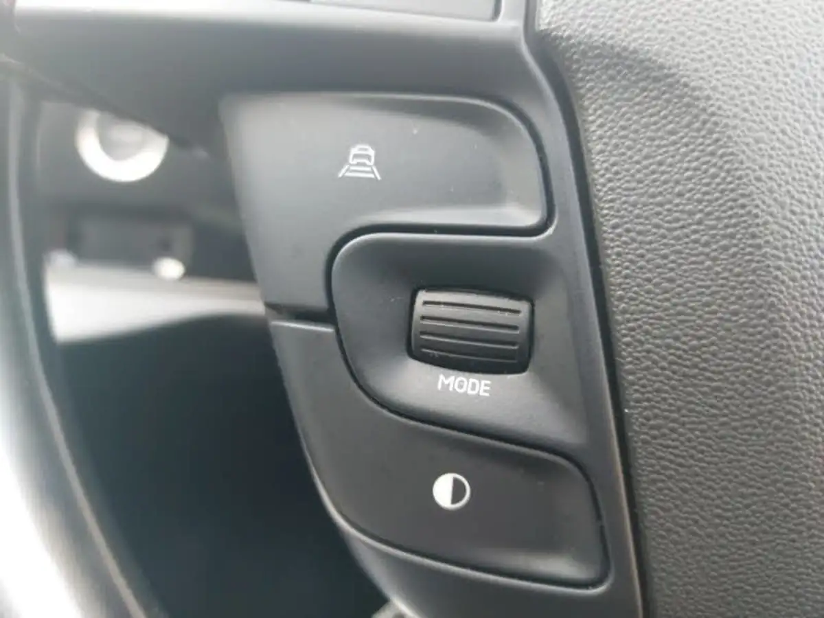 2022-citroen-grand-c4-spacetourer-12-puretech-shine-eat8-big-14