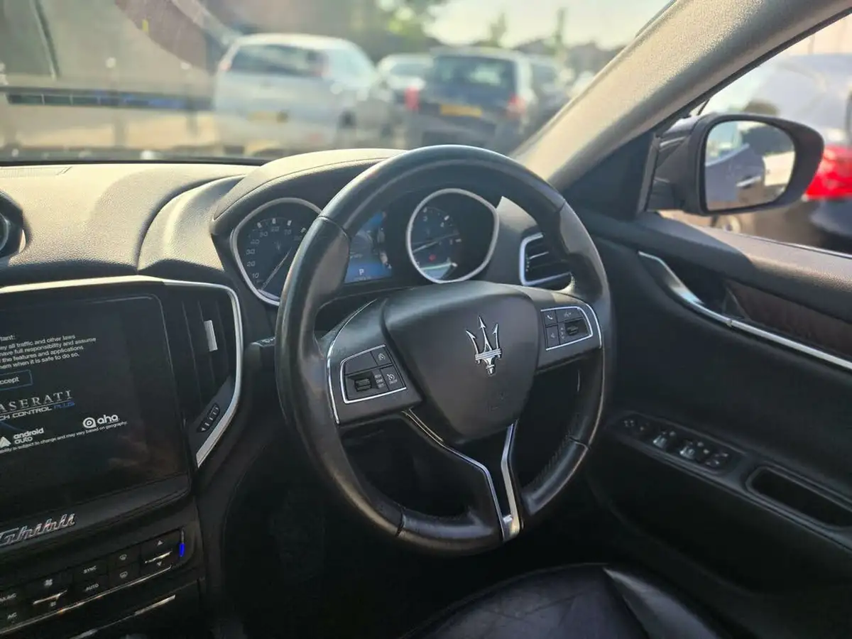 2017-maserati-ghibli-30td-big-32