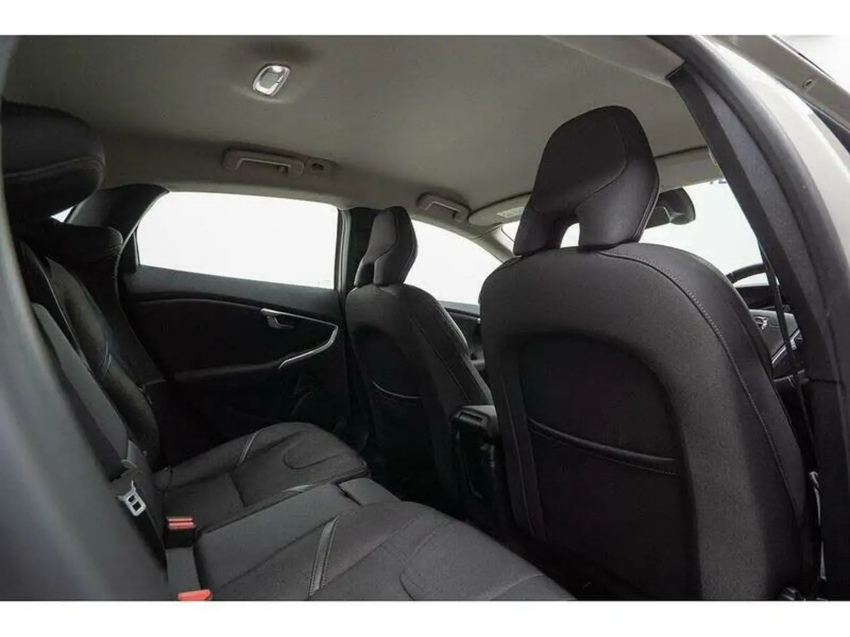 2017-volvo-v40-15-t3-cross-country-big-39