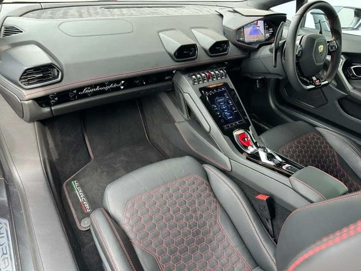 2019-lamborghini-huracan-52-evo-coupe-big-10