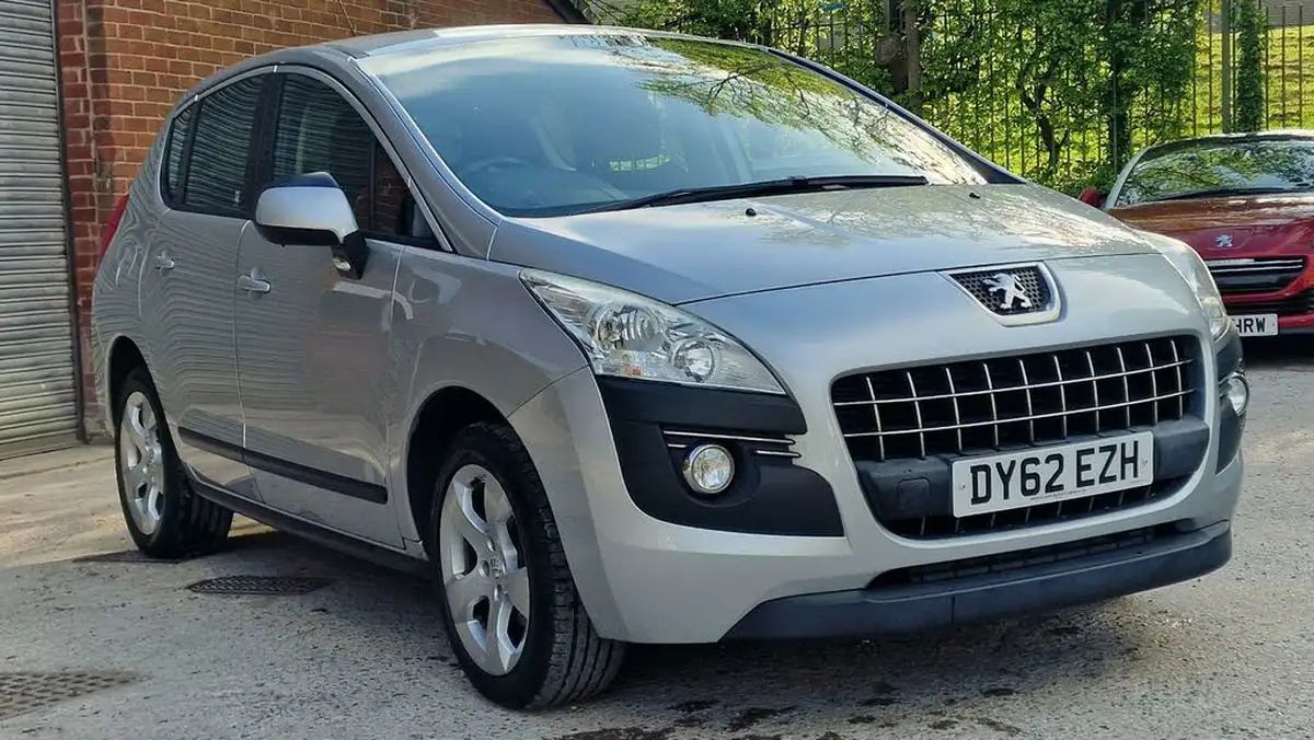 2012-peugeot-3008-crossover-16e-hdi-active-big-0