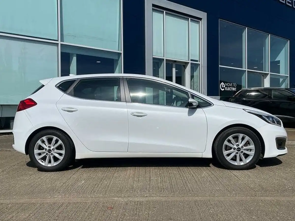 2017-kia-ceed-16crdi-2-hatchback-big-1
