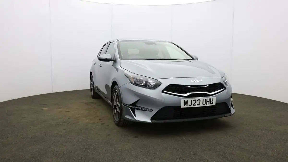2022-kia-ceed-15-t-gdi-3-hatchback-big-36