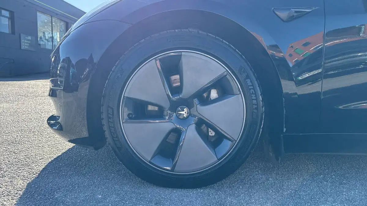 2021-tesla-model-3-e-long-range-4x4-big-16