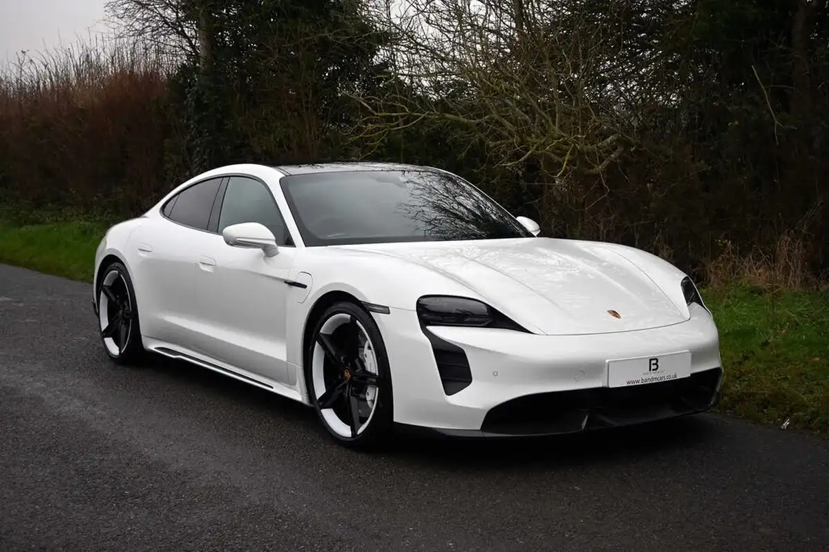 2022-porsche-taycan-e-gts-big-0