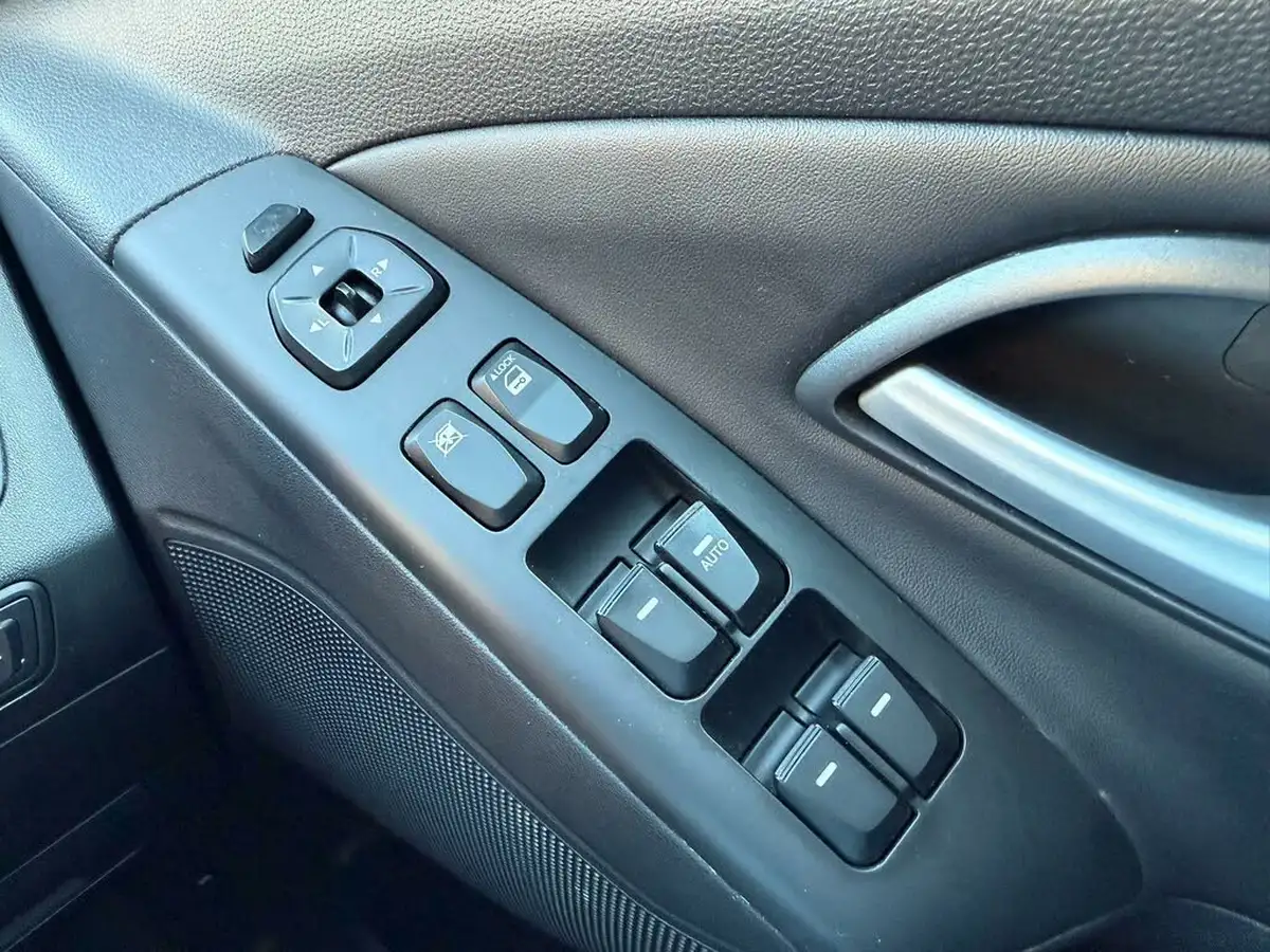 2014-hyundai-ix35-20td-premium-big-15