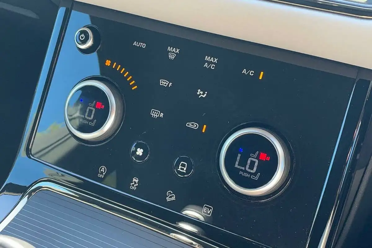 2023-land-rover-range-rover-evoque-15-p300e-r-dynamic-se-big-19