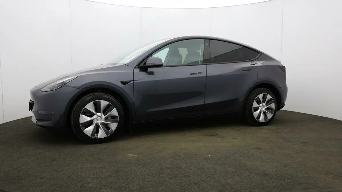 2022-tesla-model-y-e-long-range-big-27