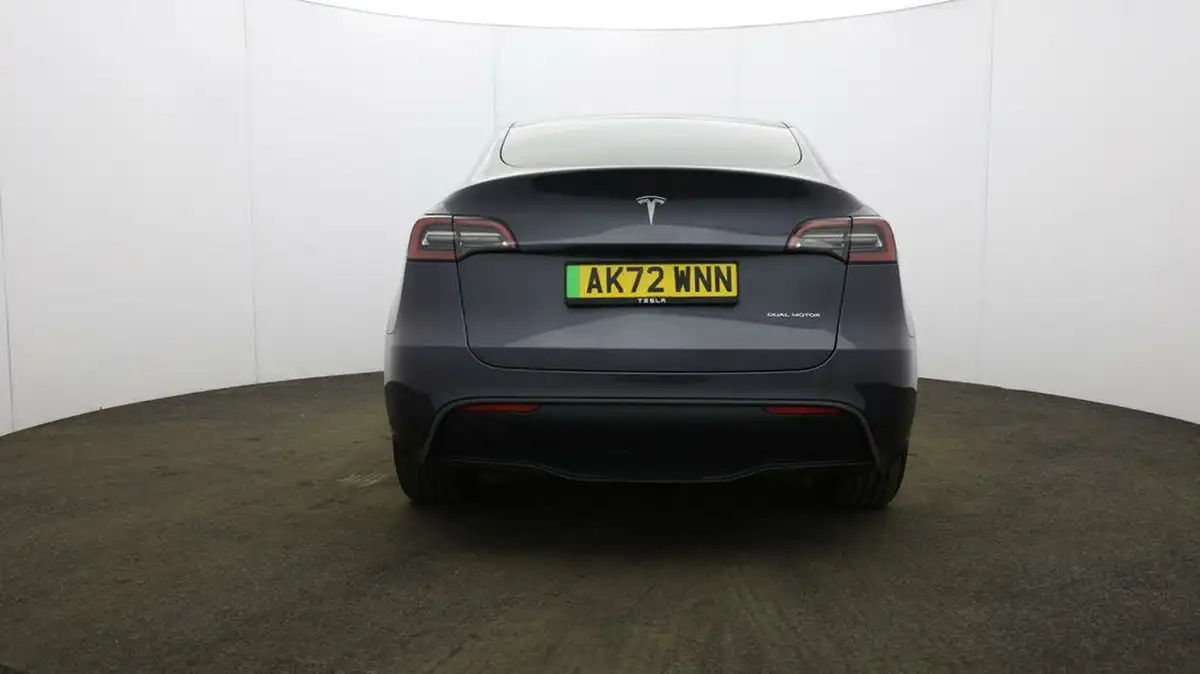 2022-tesla-model-y-e-long-range-big-55