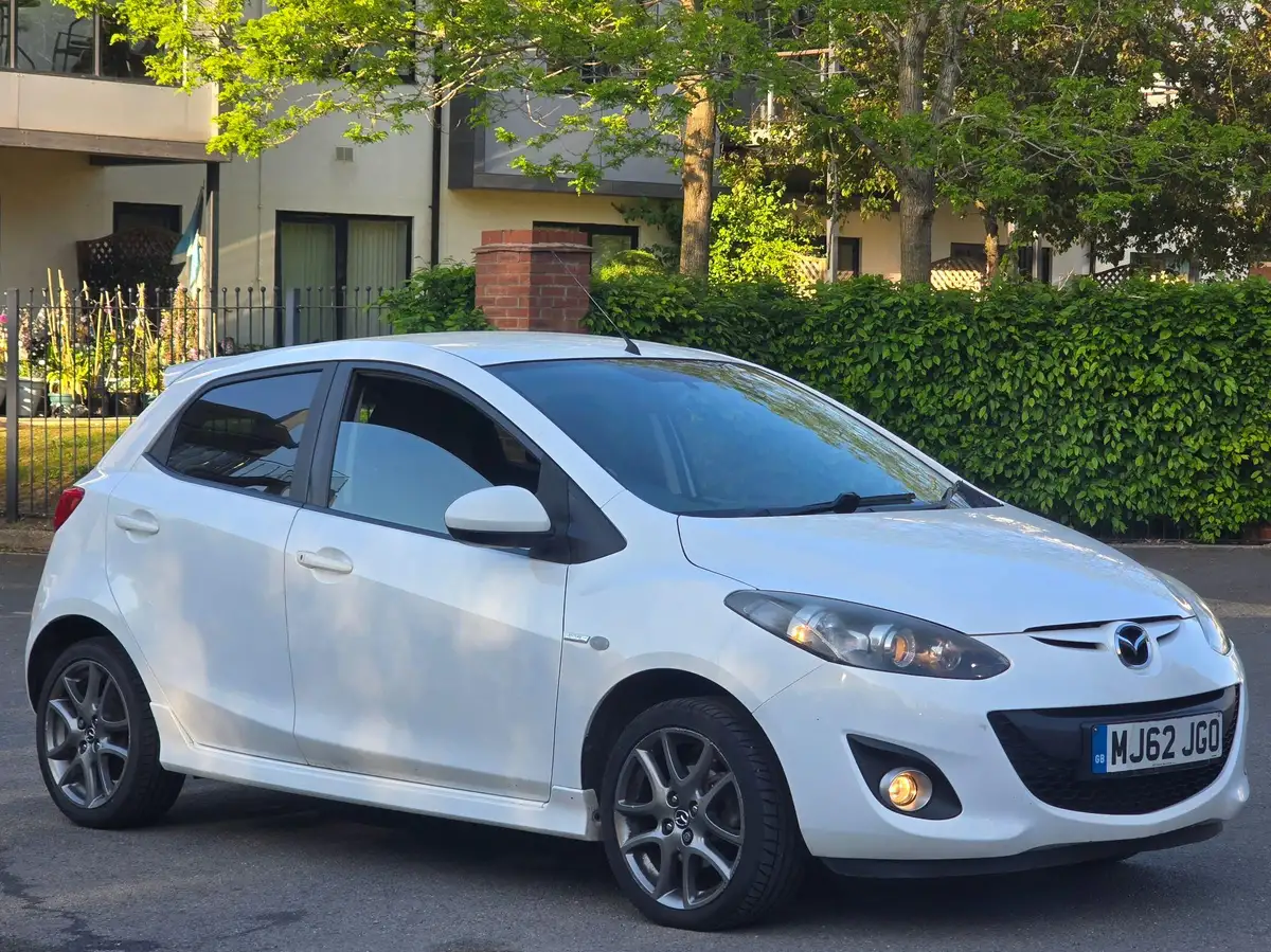 2012-mazda-mazda2-13-venture-big-3
