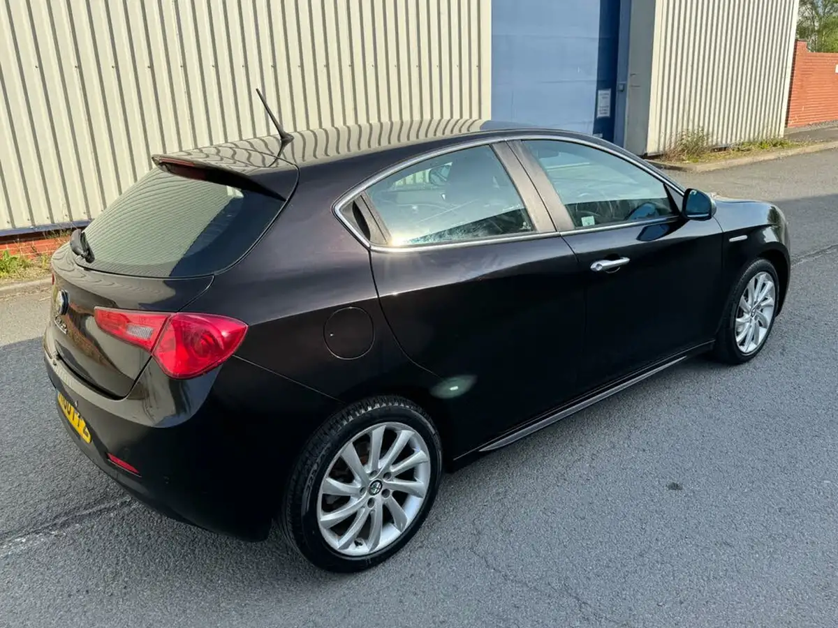 2010-alfa-romeo-giulietta-14-veloce-multiair-170bhp-big-11
