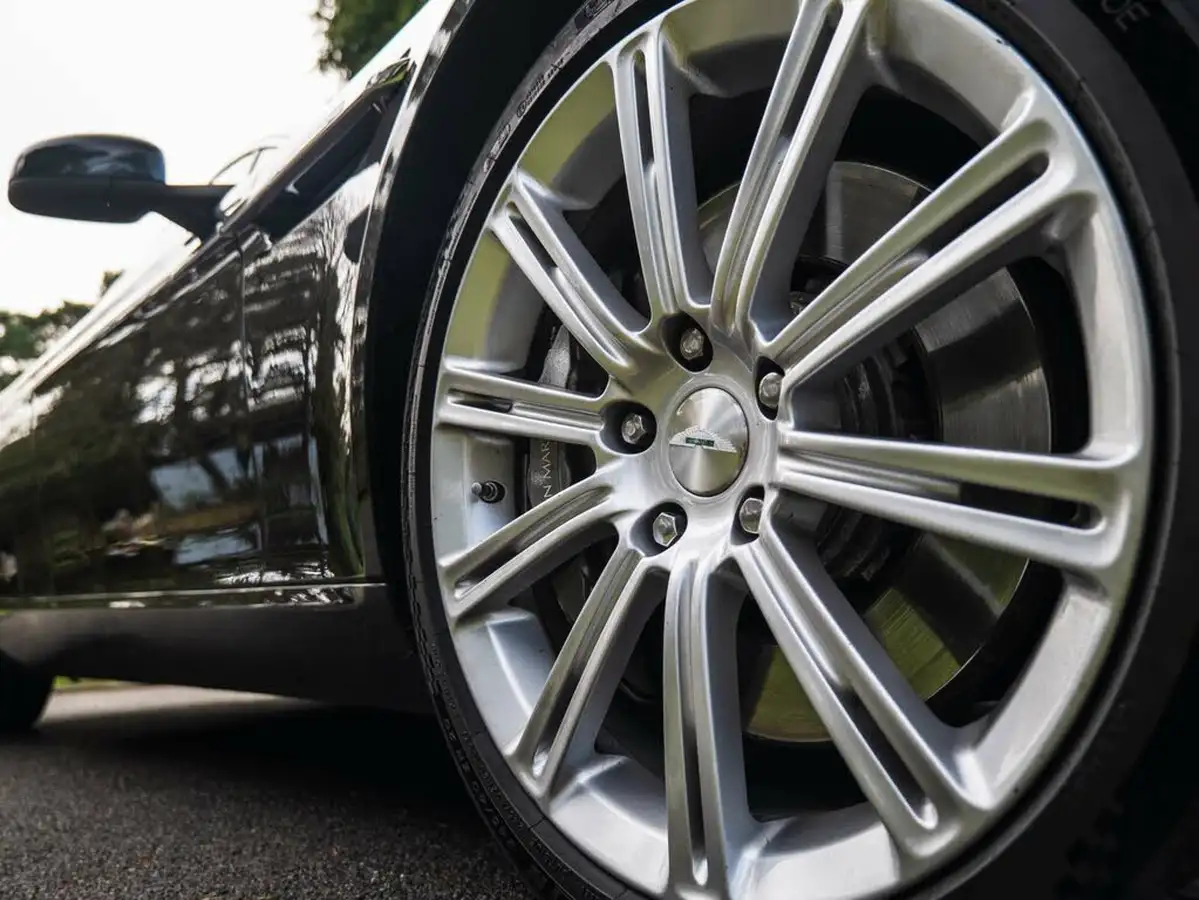 2012-aston-martin-rapide-s-v12-60-big-16