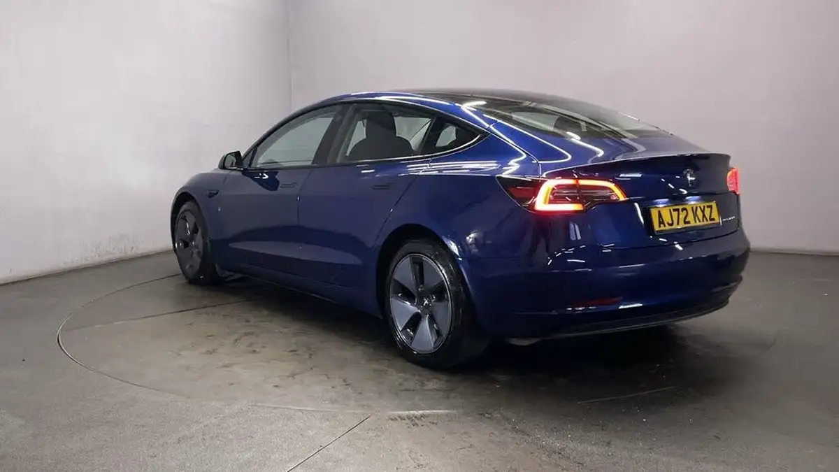 2022-tesla-model-3-e-long-range-big-5