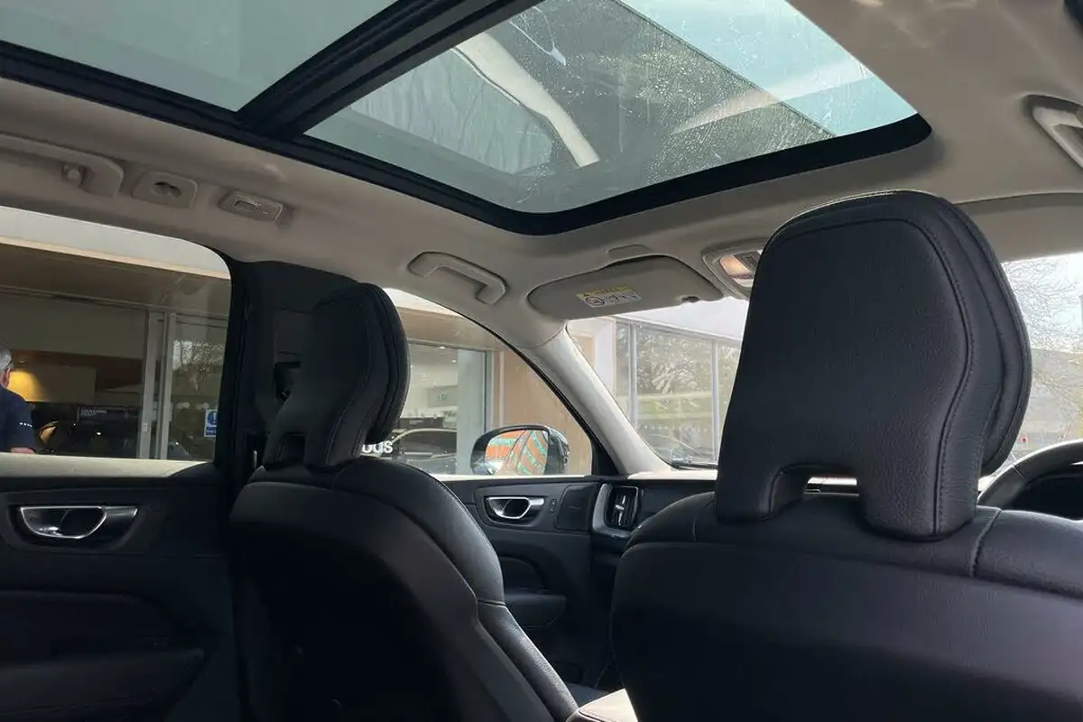 2024-volvo-xc60-20-b5-plus-big-22