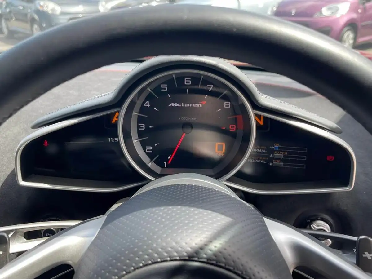 2011-mclaren-12c-38-big-19