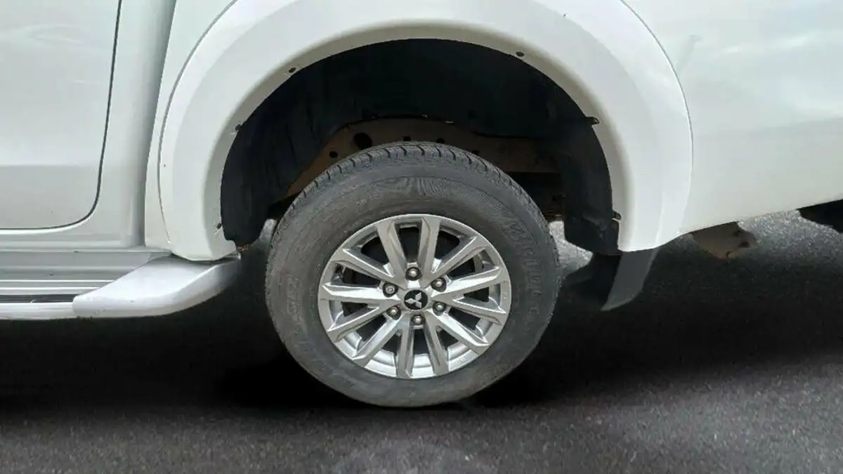 2018-mitsubishi-l200-24di-d-barbarian-eu6-big-20