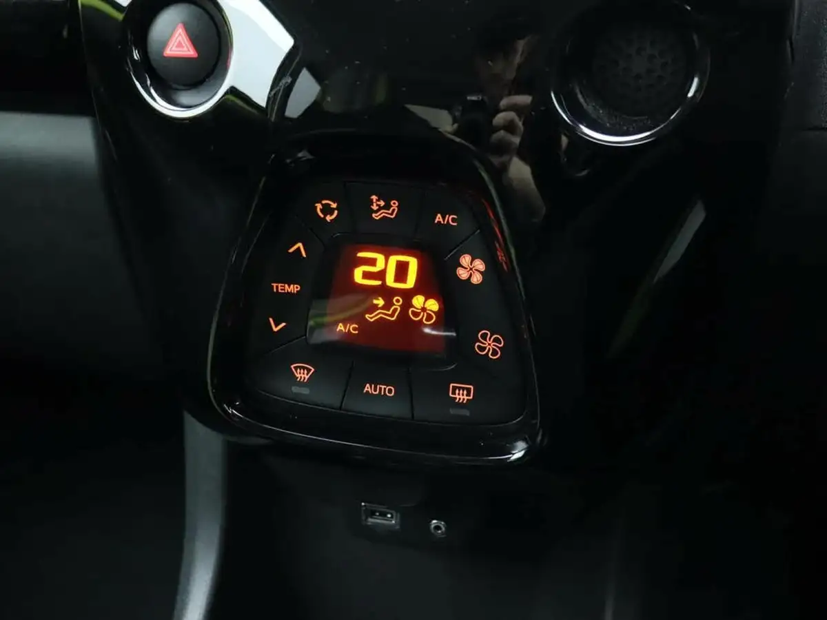 2019-peugeot-108-10-collection-top-2-tronic-big-19