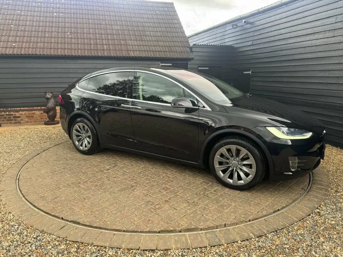 2017-tesla-model-x-e-75d-big-25