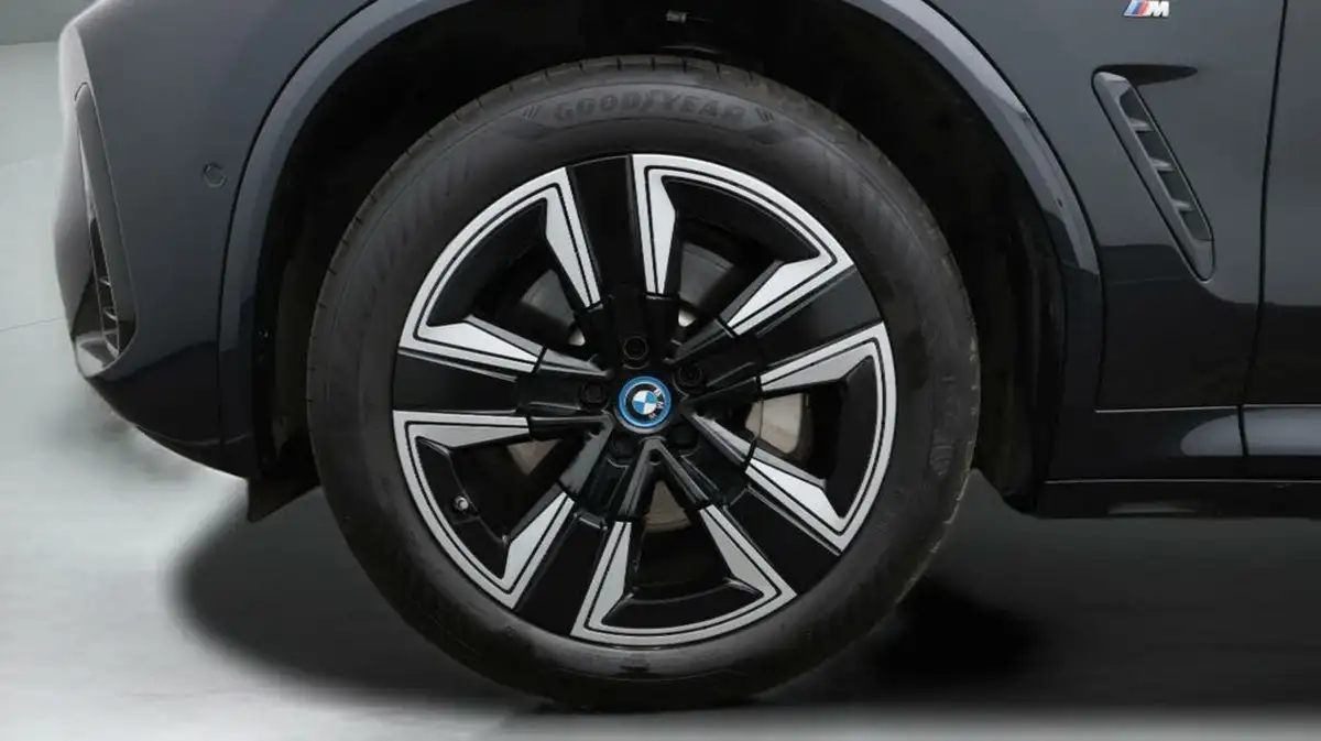 2022-bmw-ix3-e-m-sport-big-18