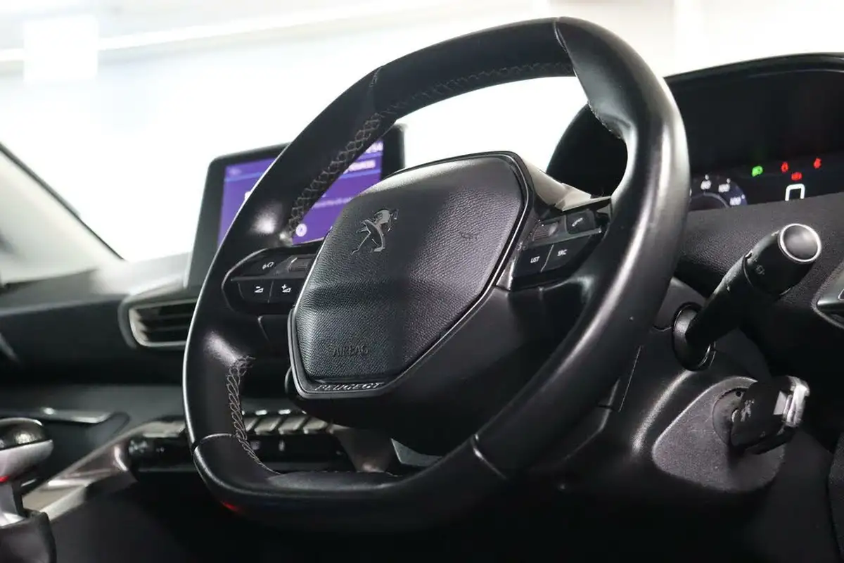 2019-peugeot-3008-suv-12-puretech-allure-big-9